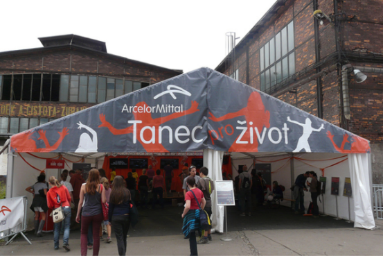 Partnerský program | Reklamní plachta | banner MESH se zesílenými okraji
